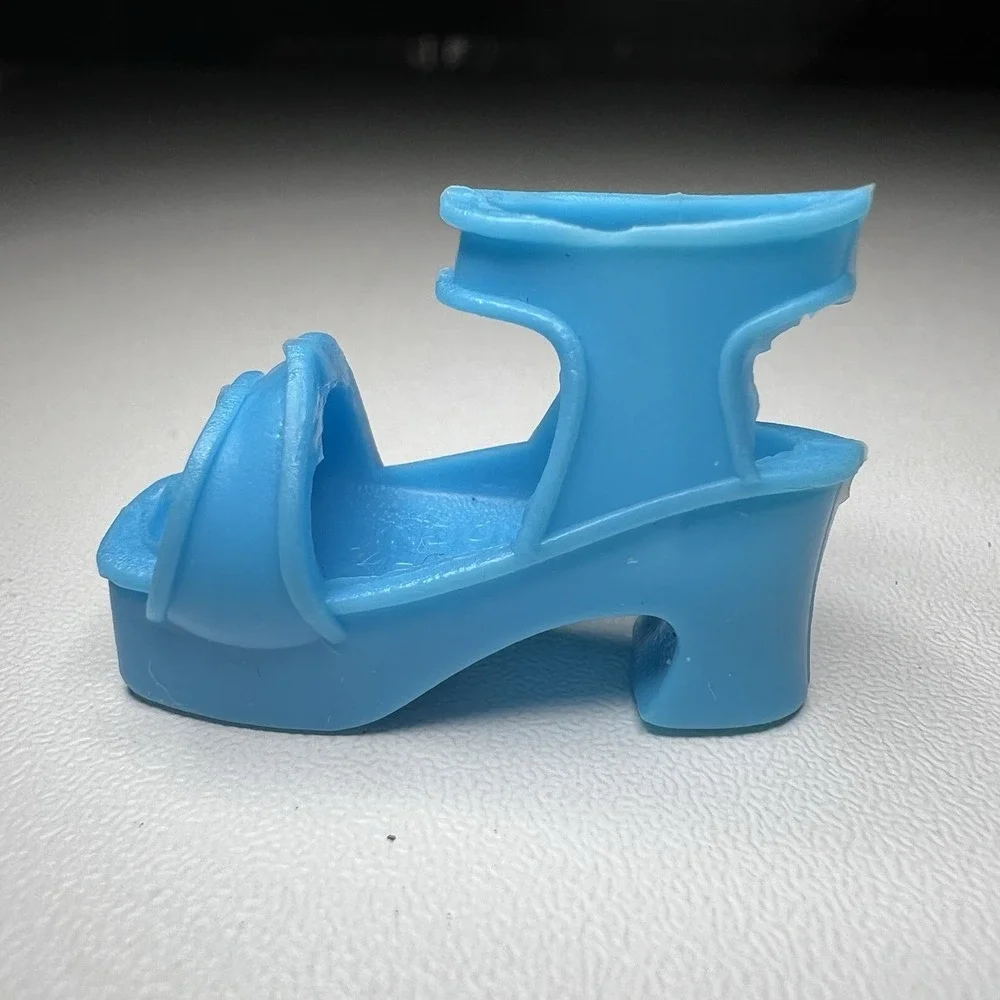 Single Blue Plastic‎ Fashion Doll 11-12
